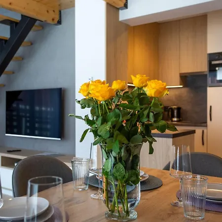 Apart-Invest Apartament 20 Obroncow Pokoju Lägenhet